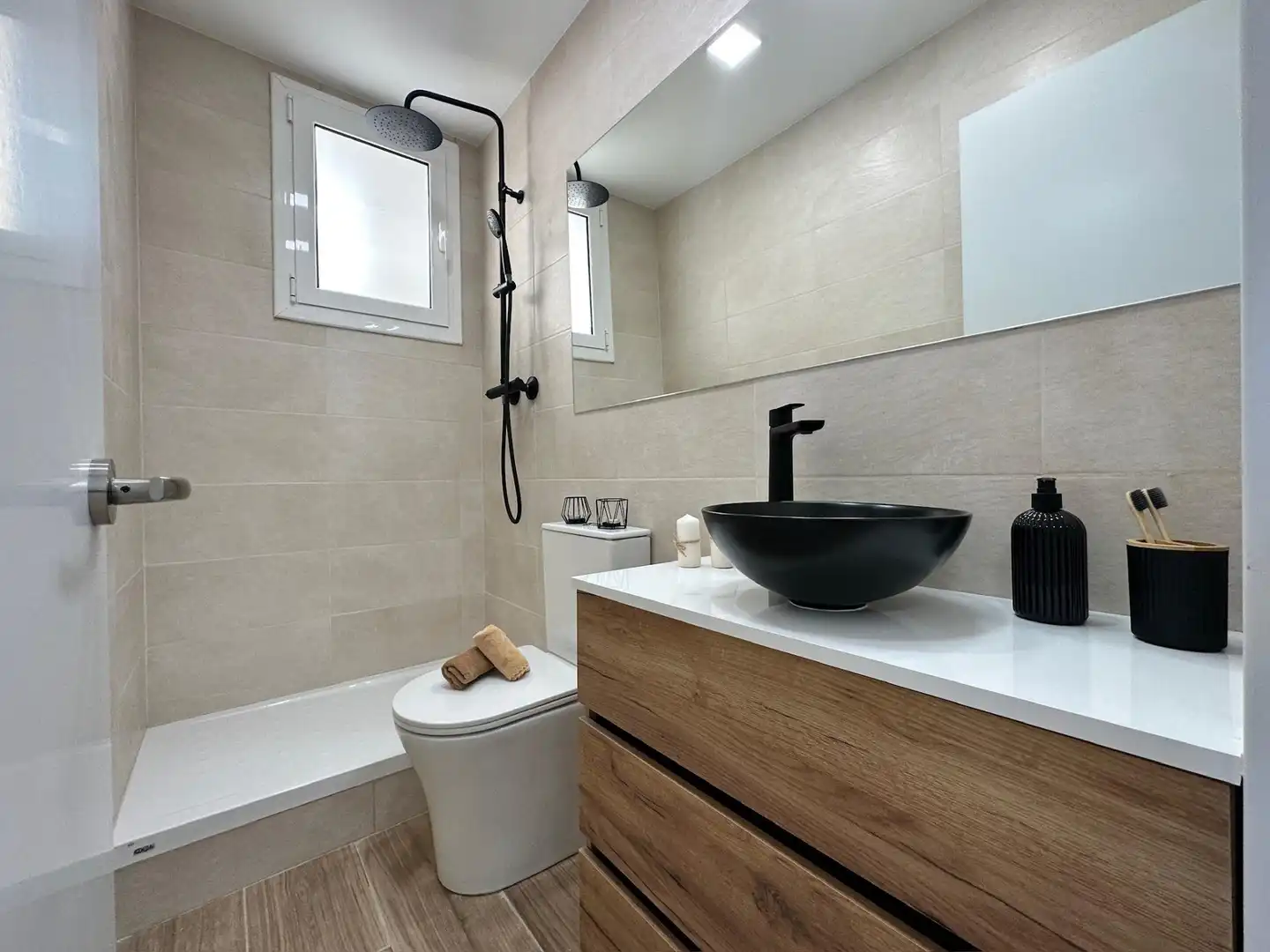 Baño de Apartamento en venta en Barcelona con Alarma