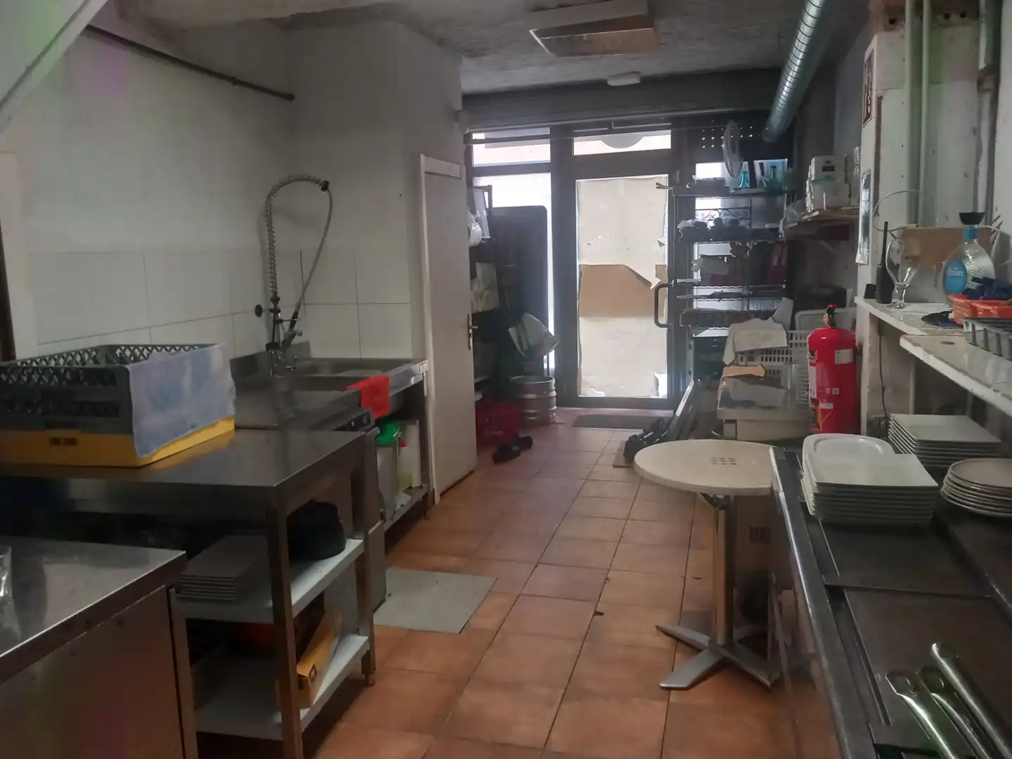 Cuina de Local en traspas en Reus amb Aire condicionat i Moblat