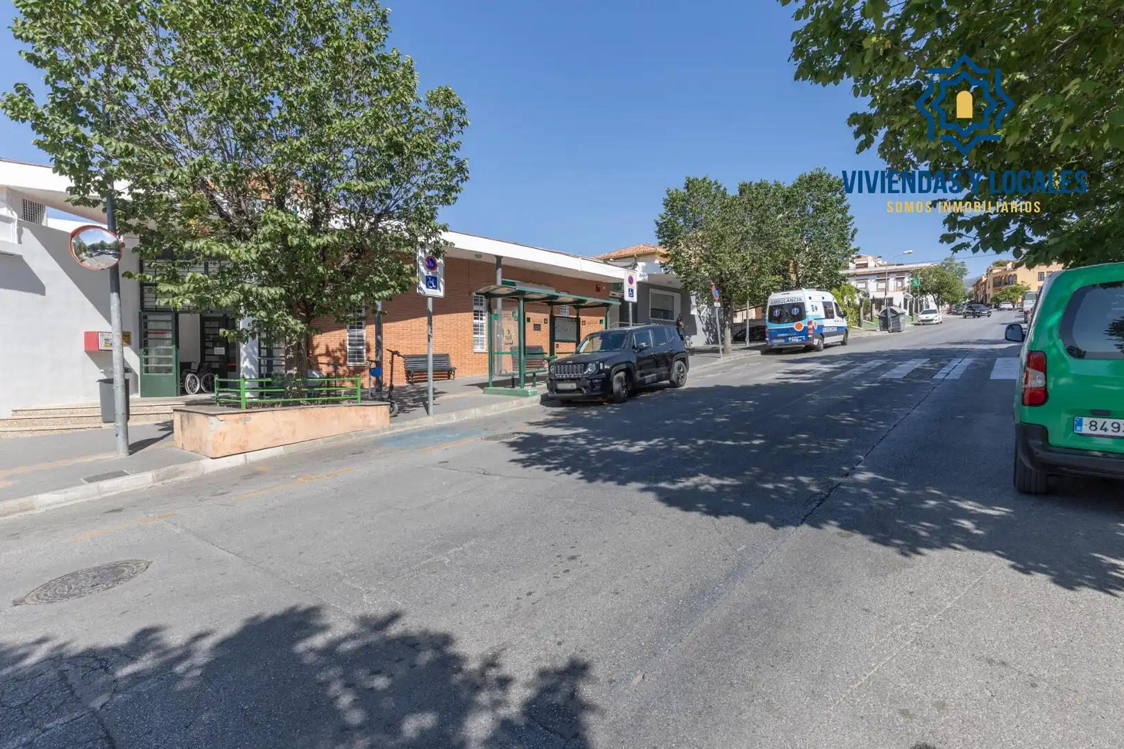 Vista exterior de Casa o xalet en venda en La Zubia amb Terrassa