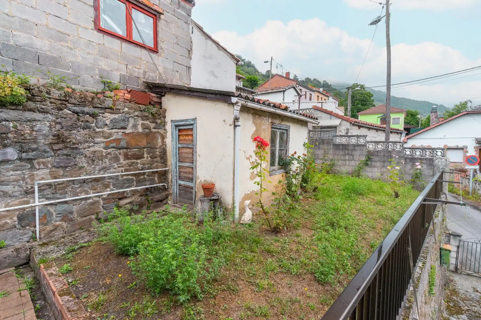Vista exterior de Casa adosada en venta en Mieres (Asturias)