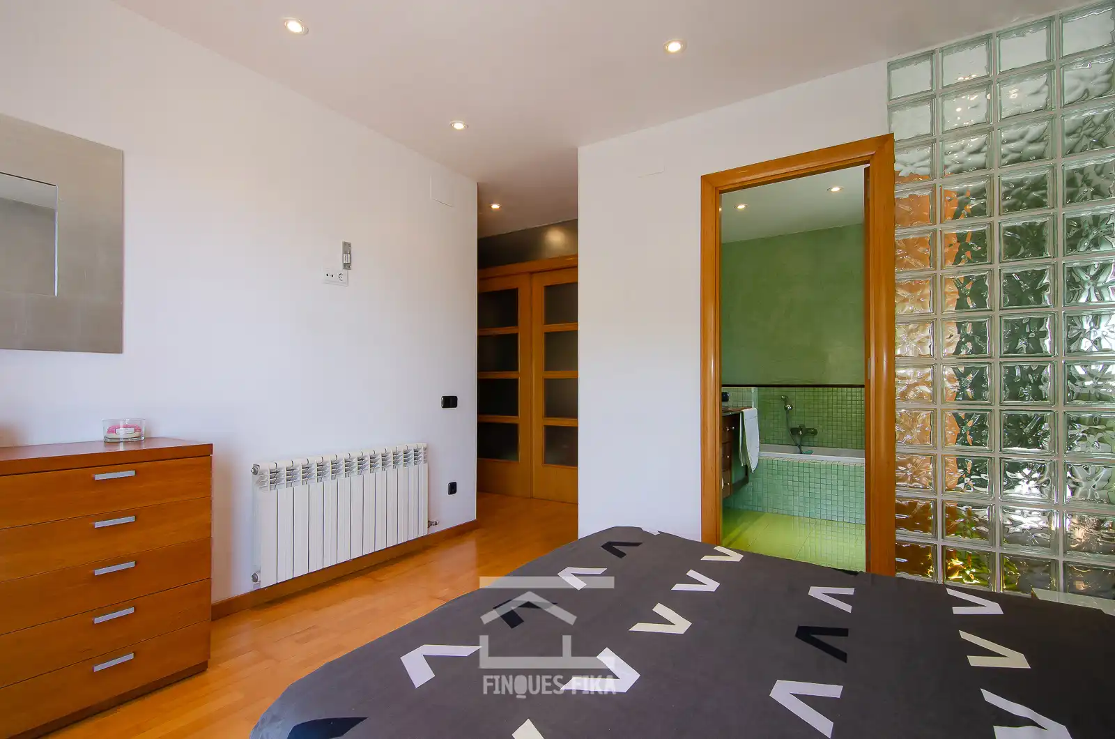 Habitación de Casa o chalet en venta en Premià de Dalt con Calefacción, Jardín privado y Terraza