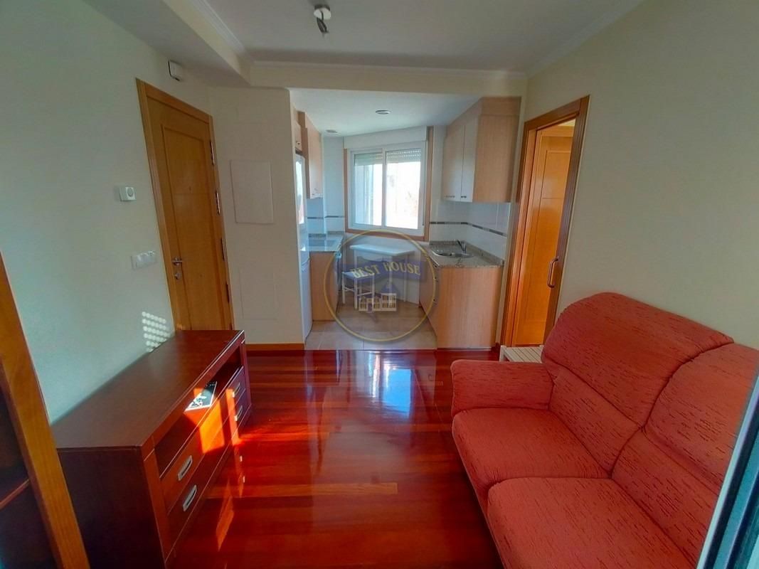Living room of Apartment to rent in Vigo   with Heating, Parquet flooring and Storage room
