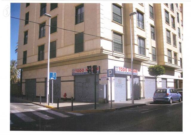Local comercial en Alquiler en El Raval - Portes Encarnades