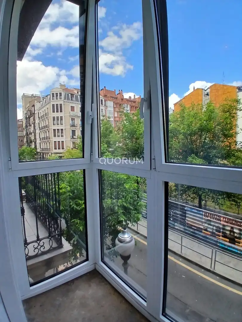 Habitación de Piso en venta en Bilbao  con Calefacción y Balcón