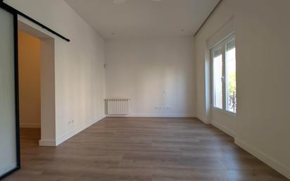 Sala d'estar de Pis en venda en  Madrid Capital amb Calefacció i Forn