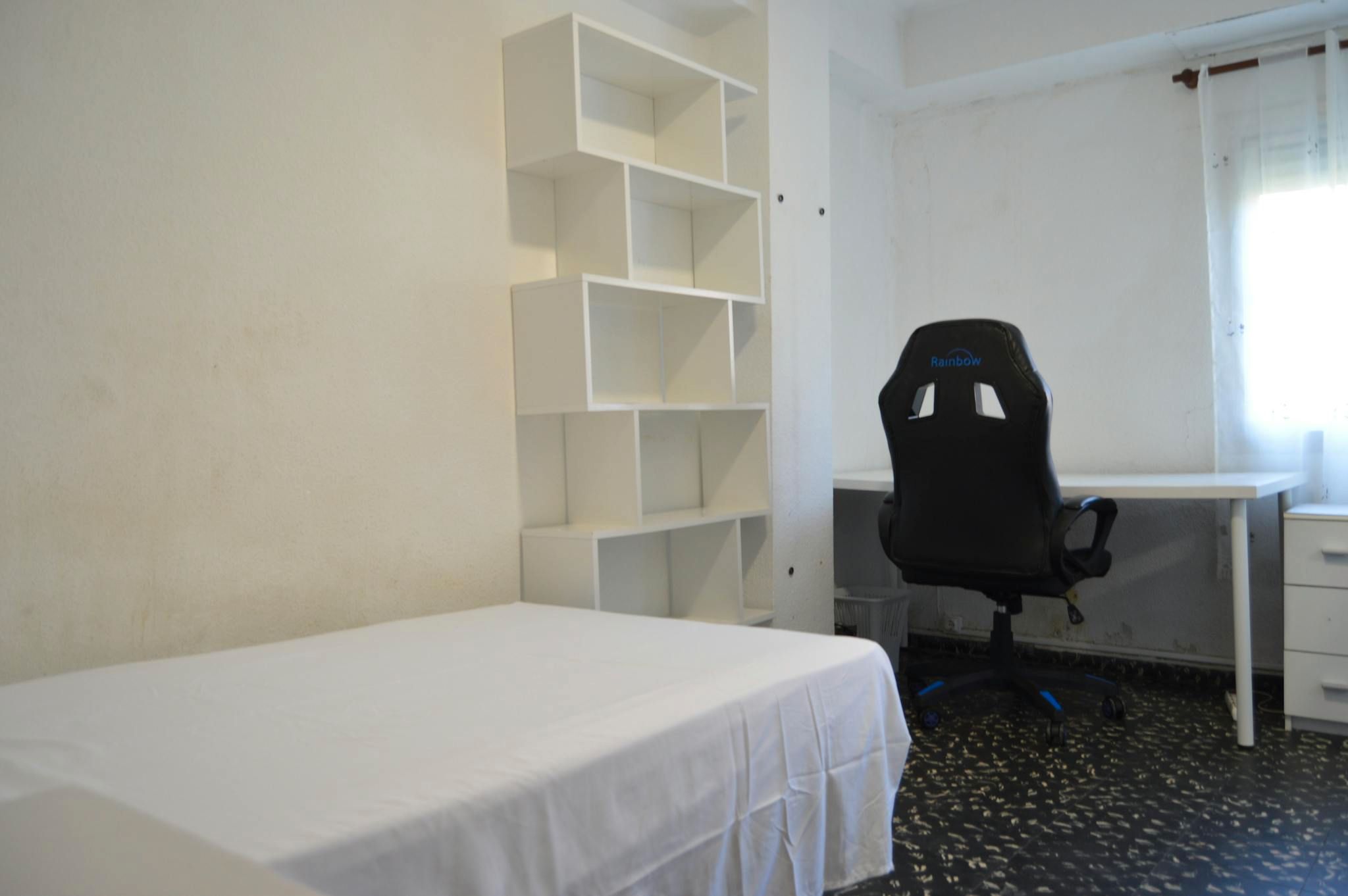 Bedroom of Flat to share in  Valencia Capital  with Air Conditioner, Heating and Furnished