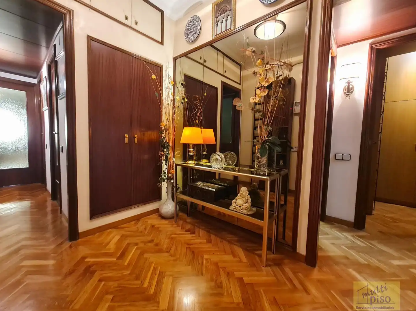 Wohnung zum Verkauf in Barcelona mit Klimaanlage, Parkett und Terrasse