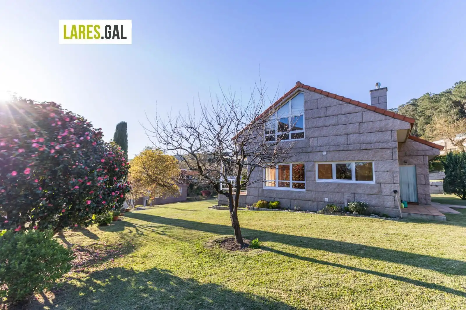 Vista exterior de Casa o chalet en venta en Cangas  con Calefacción y Trastero