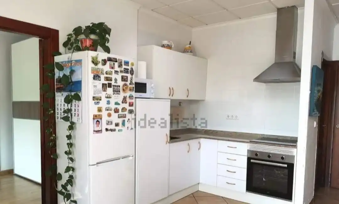 Cuina de Apartament en venda en La Manga del Mar Menor amb Aire condicionat, Jardí privat i Moblat