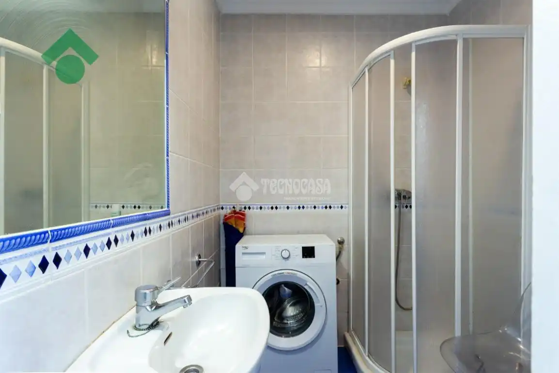 Badezimmer von Wohnung zum Verkauf in Almuñécar mit Möbliert