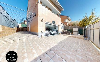 Vista exterior de Casa adosada en venda en Paracuellos de Jarama