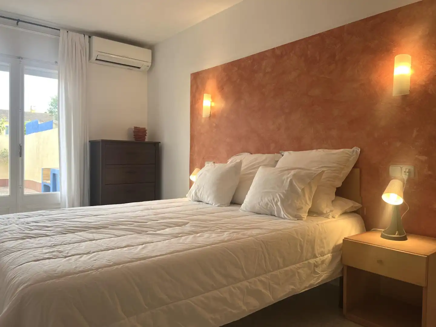 Habitación de Casa adosada en venta en Sant Pere Pescador con Aire acondicionado, Jardín privado y Terraza