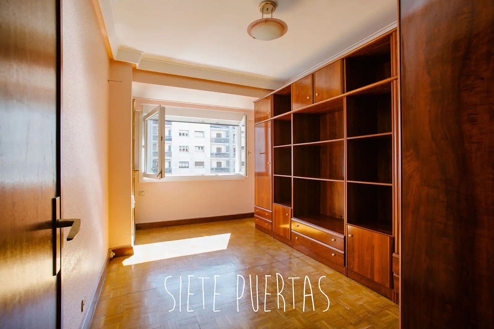 Habitación de Piso en venta en Donostia - San Sebastián  con Calefacción, Terraza y Trastero
