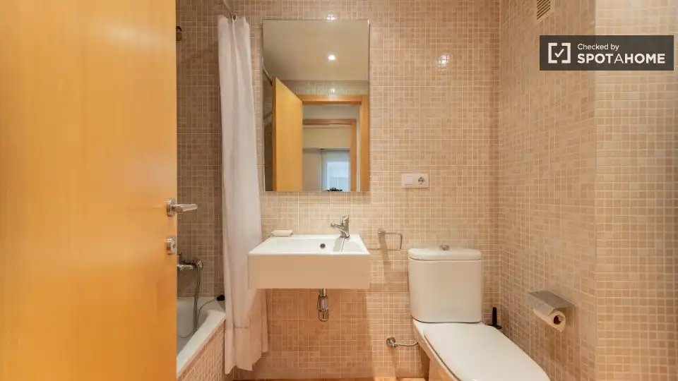 Baño de Piso de alquiler en Valencia con Aire acondicionado, Calefacción y Amueblado