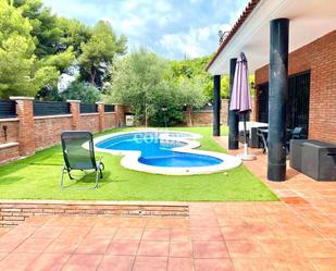 Swimming pool of House or chalet for sale in Castelldefels  with Air Conditioner, Terrace and Swimming Pool