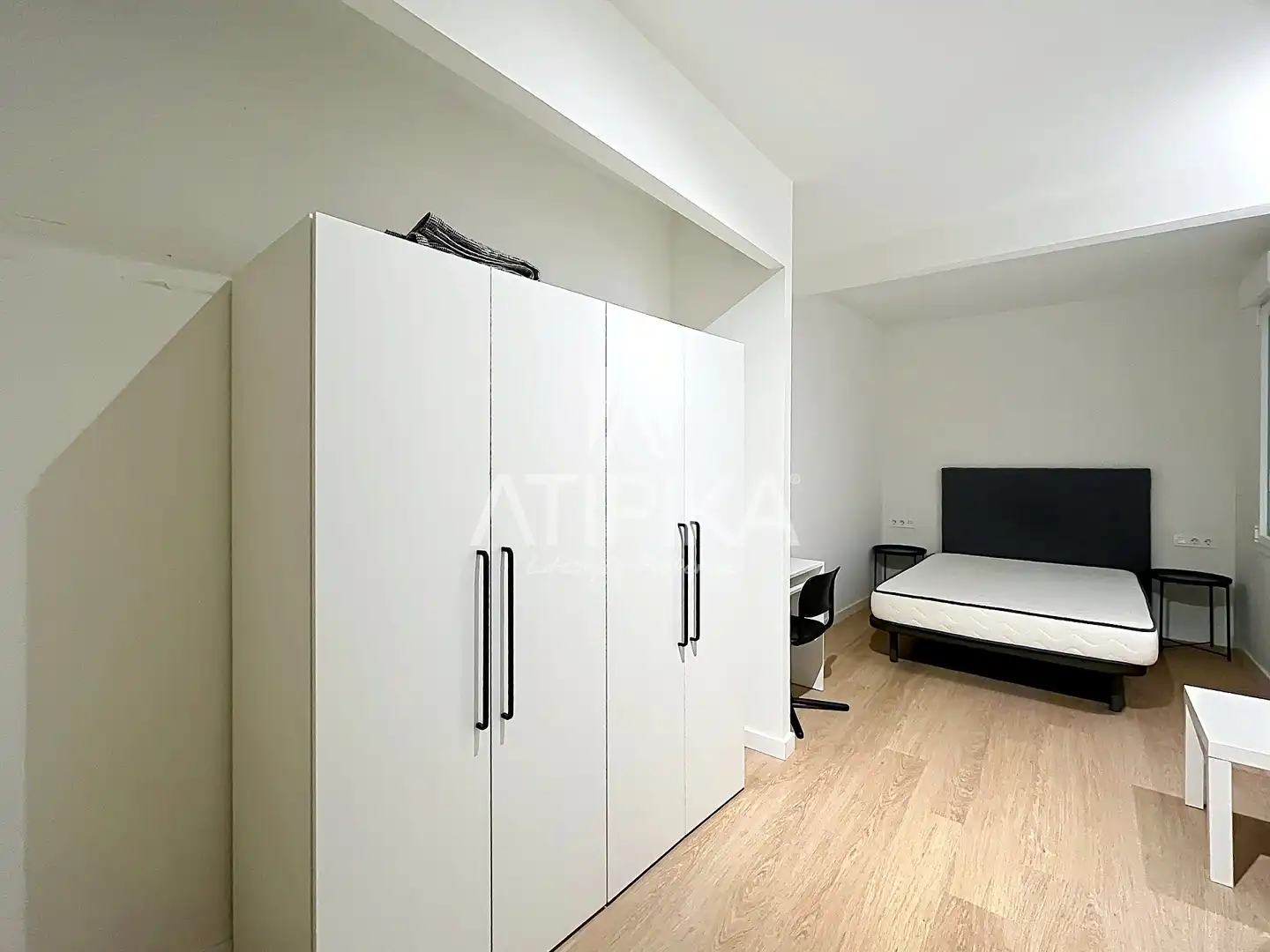 Schlafzimmer von Wohnung zum Verkauf in Barcelona mit Klimaanlage, Parkett und Terrasse