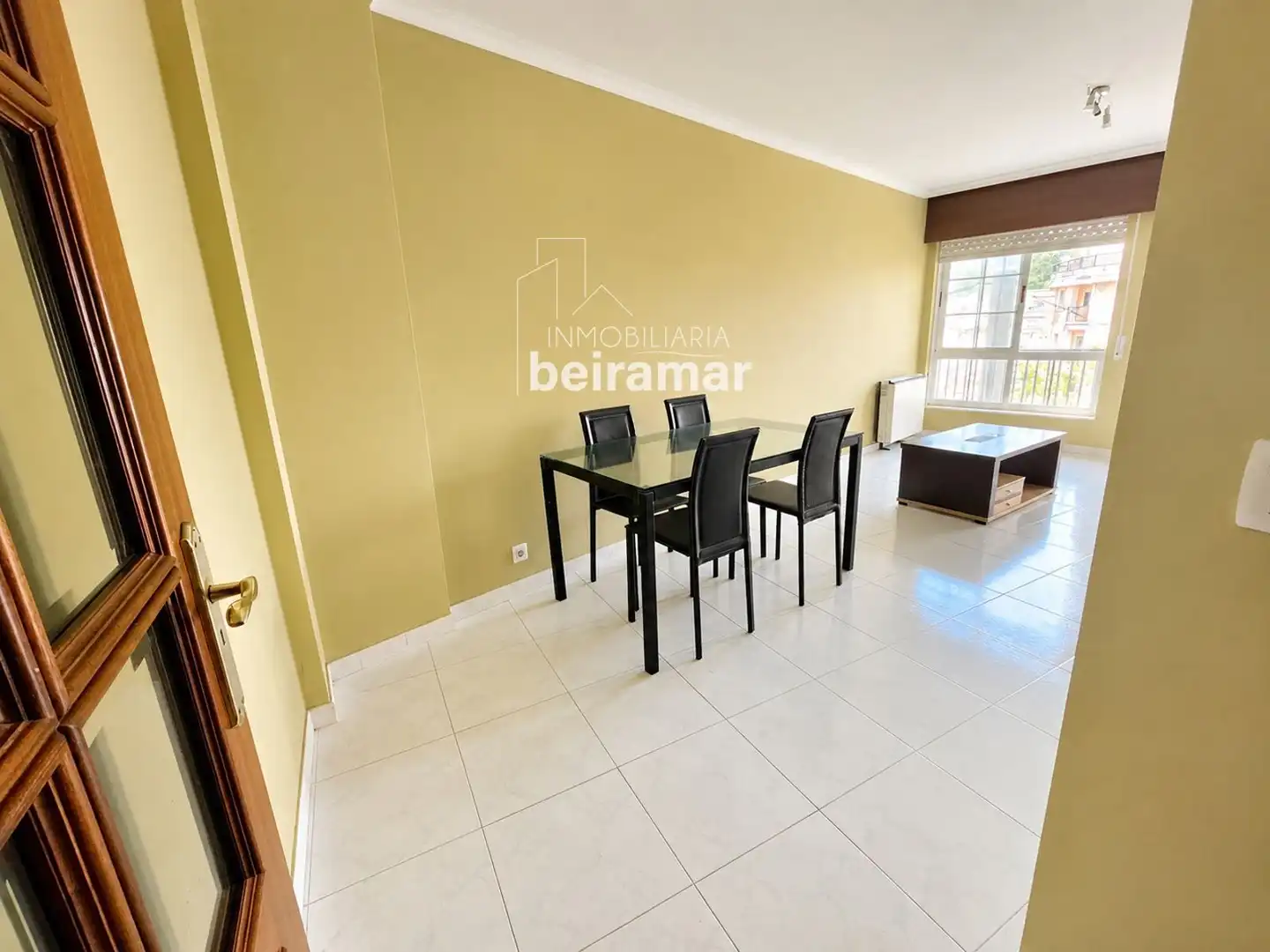 Vista exterior de Piso en venta en Ribeira con Calefacción, Terraza y Trastero