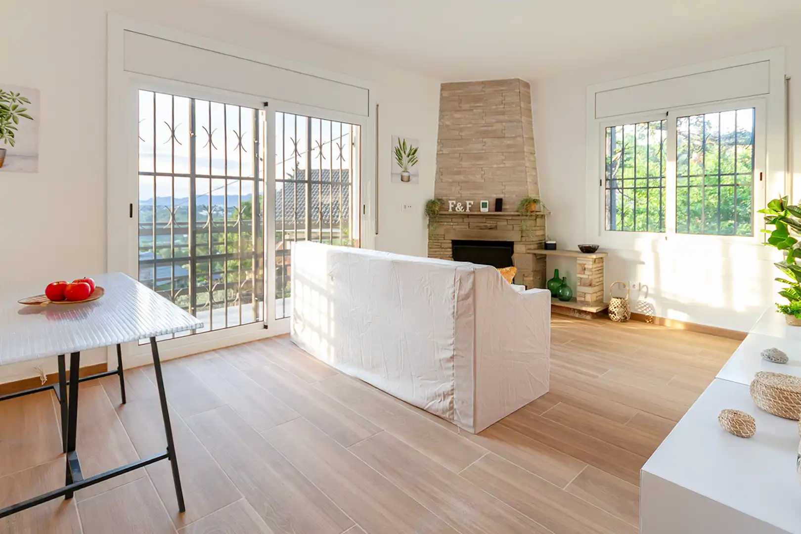 Sala de estar de Casa o chalet en venta en Castellví de Rosanes con Aire acondicionado, Calefacción y Jardín privado