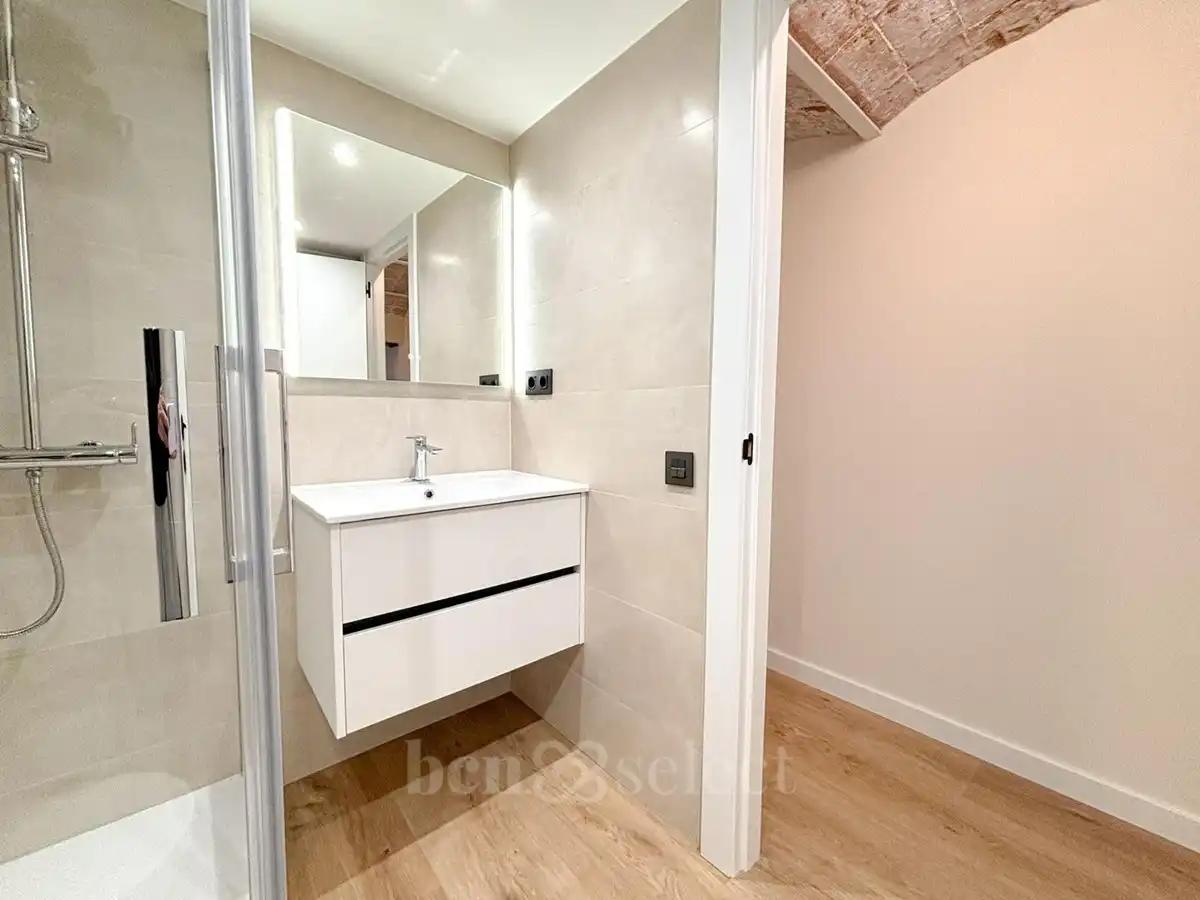 Bathroom of Duplexes for sale in Barcelona  with Air Conditioner, Heating and Private garden