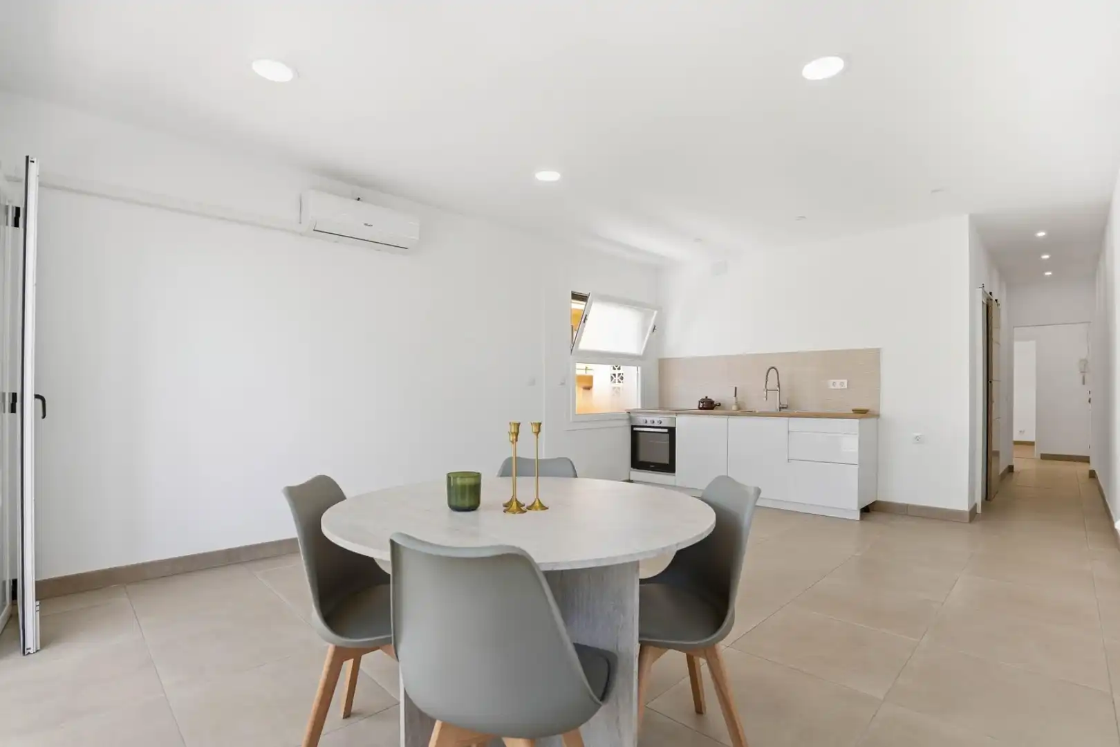 Menjador de Apartament en venda en Roses amb Aire condicionat i Balcó