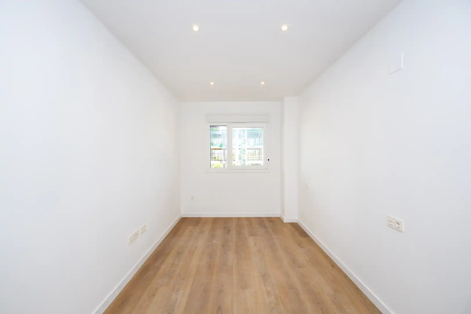 Bedroom of Flat for rent in Granada  with Air Conditioner, Heating and Terrace