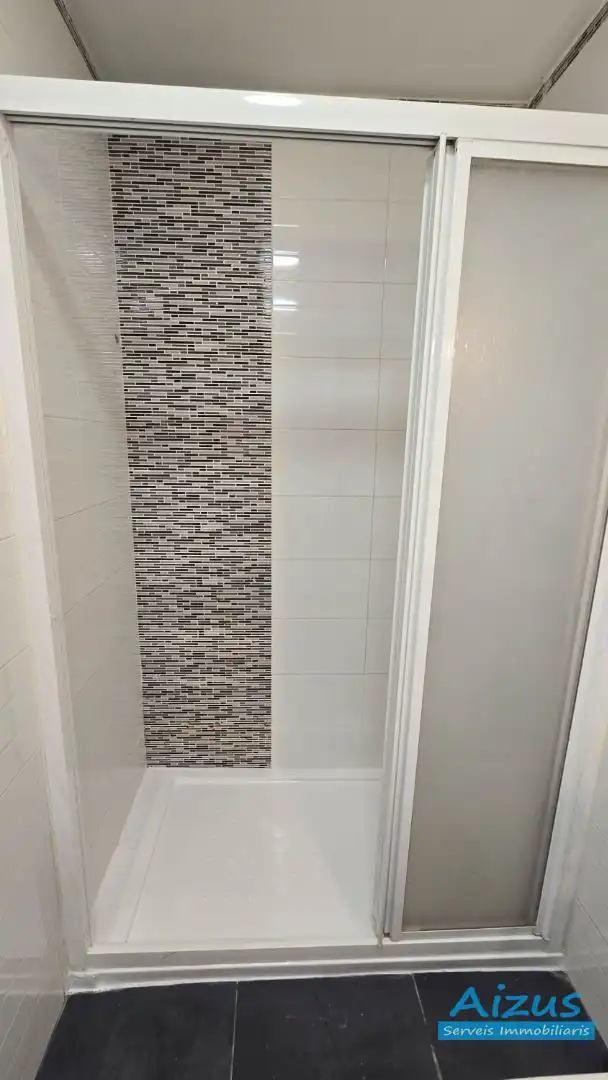 Badezimmer von Erdgeschoss zum Verkauf in Ripollet mit Ofen