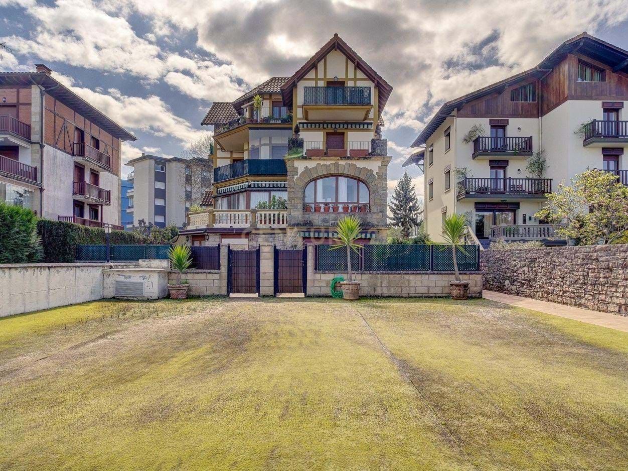 Vista exterior de Pis en venda en Hondarribia amb Terrassa