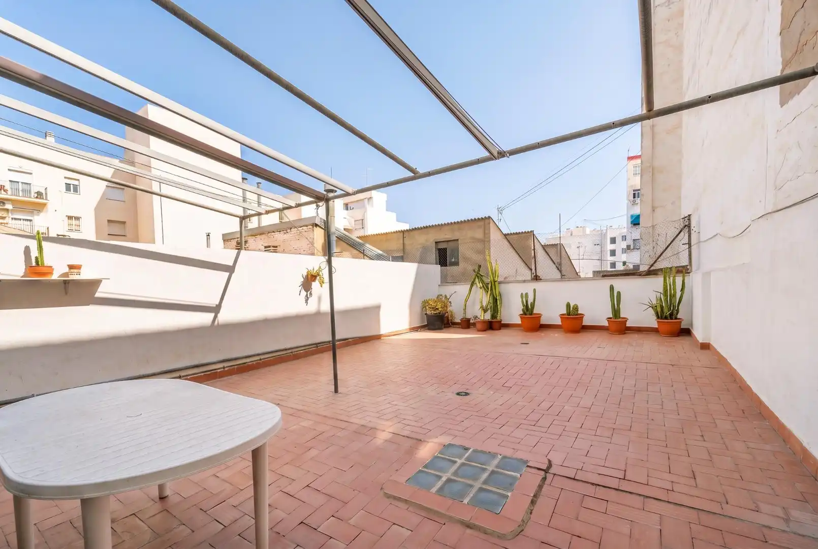 Piso en venta en Calle DEVESA, Altozano - Conde Lumiares