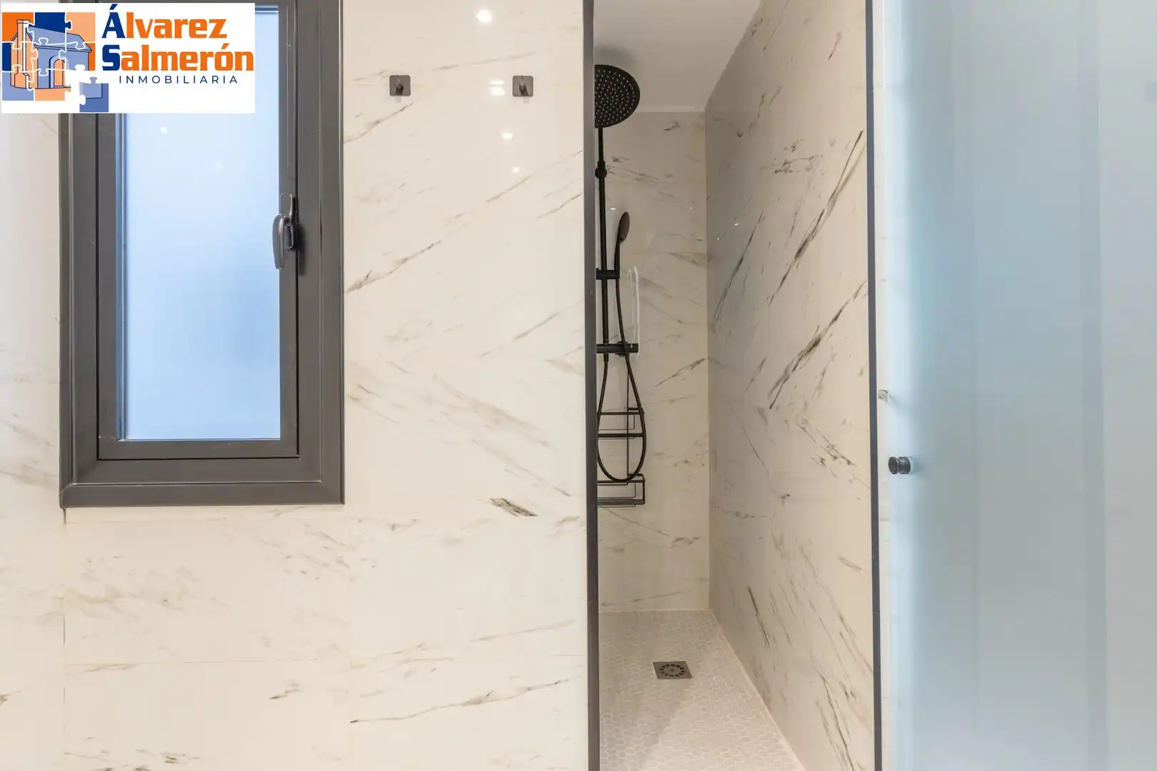 Bathroom of Flat for rent in Granada  with Air Conditioner and Furnished
