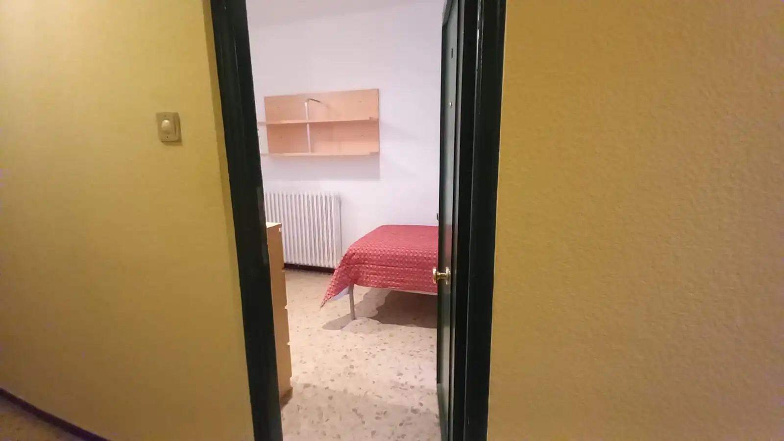 Habitación de Estudio de alquiler en Zaragoza con Calefacción, Amueblado y Horno