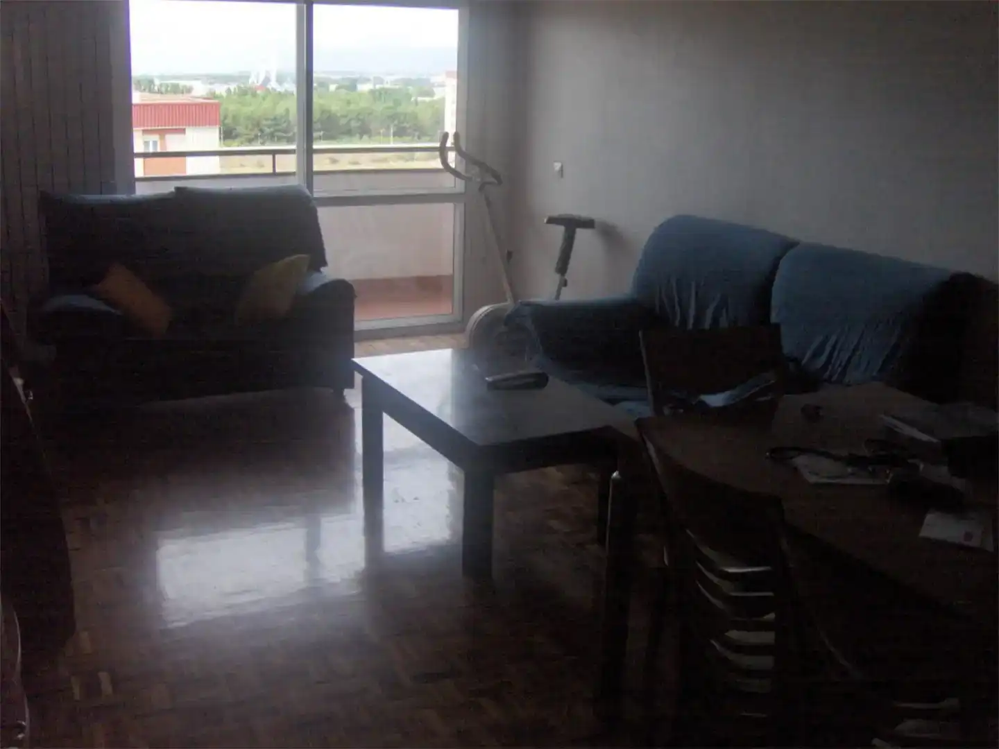 Sala d'estar de Pis per a compartir en Aranda de Duero amb Parquet, Moblat i Balcó