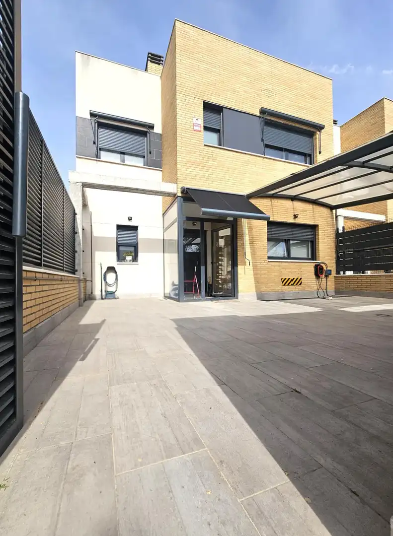 Exterior view of Detached homes for sale in Valdemoro  with Air Conditioner, Heating and Private garden