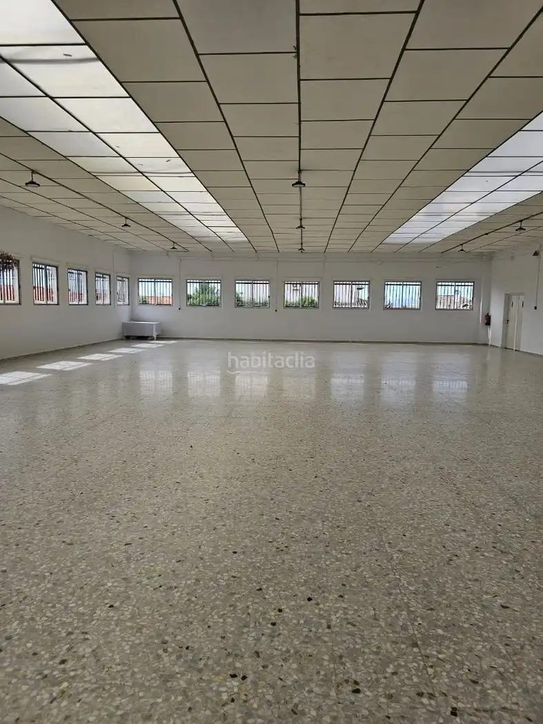 Nave industrielle à louer à Calle Juan de Lucena 22