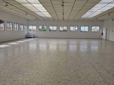 Nave industrial in affitto a Calle Juan de Lucena 22