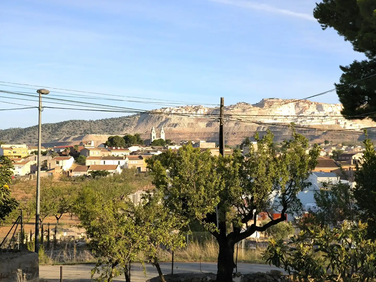 Vista exterior de Finca rústica en venda en Algueña amb Calefacció i Terrassa