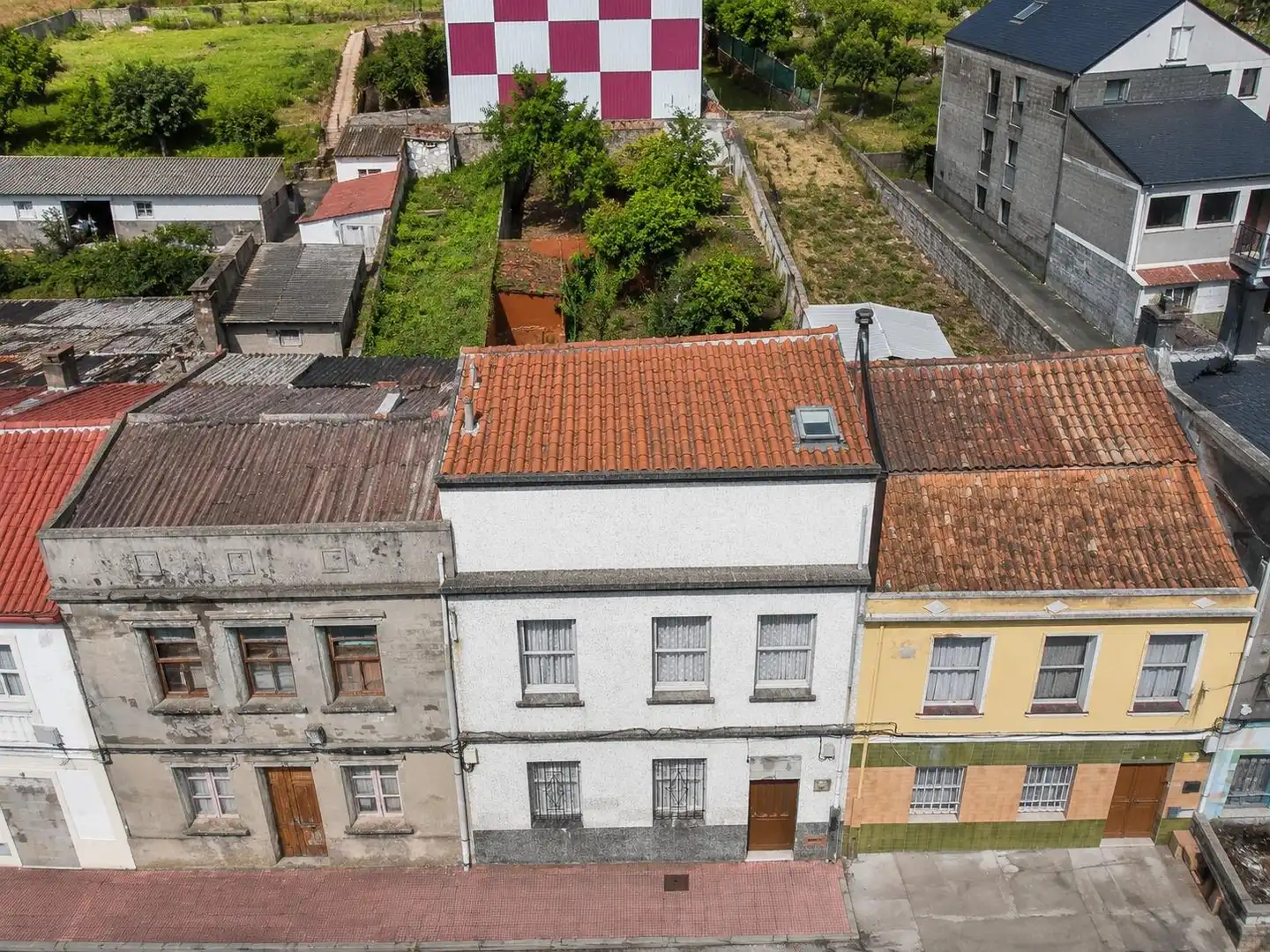 Vista exterior de Casa o xalet en venda en A Coruña Capital  amb Jardí privat, Traster i Alarma