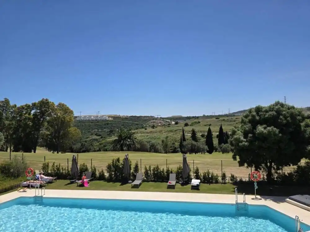 Jardí de Apartament de lloguer en Estepona amb Aire condicionat, Terrassa i Piscina
