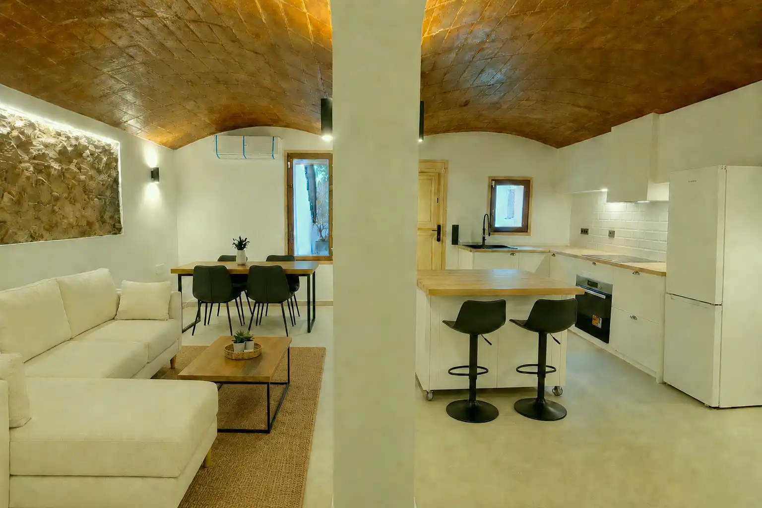 Wohnzimmer von Erdgeschoss zum Verkauf in Barcelona mit Klimaanlage, Heizung und Privatgarten