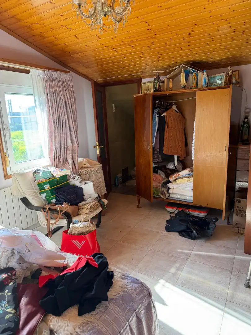 Dormitori de Casa o xalet en venda en Carballo amb Calefacció, Jardí privat i Moblat