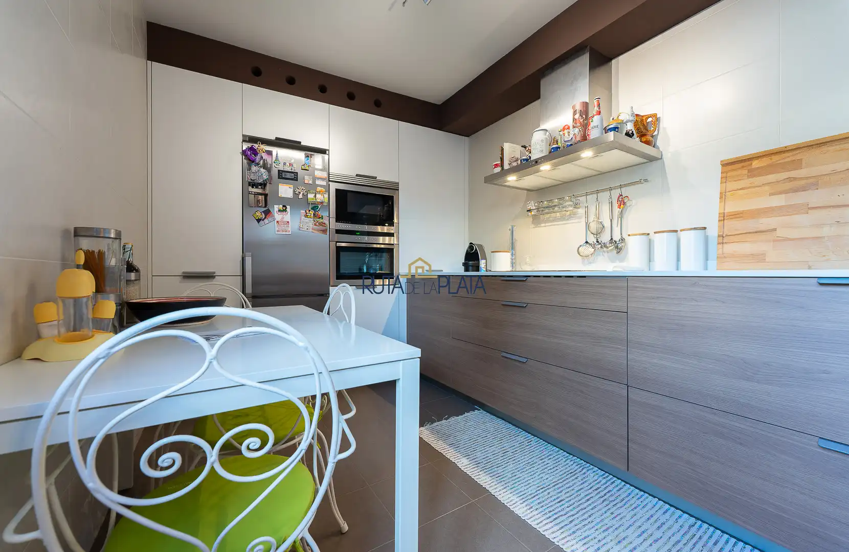 Cocina de Casa adosada en venta en Roales con Calefacción, Jardín privado y Alarma