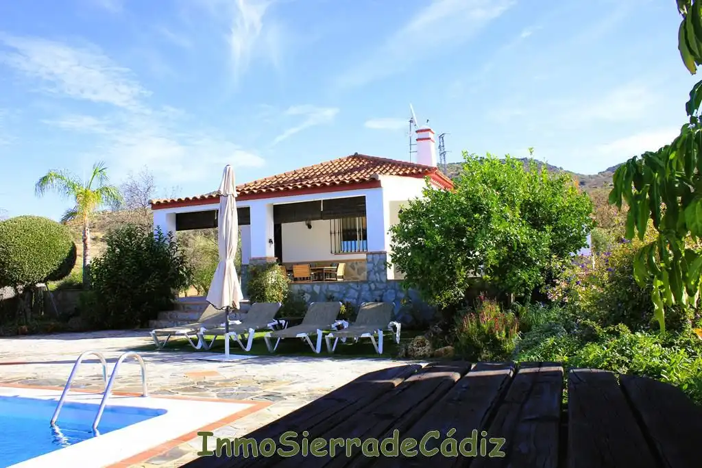 Casa rústica amb piscina en venda a Las Crespas
