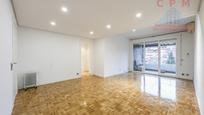 Living room of Flat to rent in  Madrid Capital  with Air Conditioner, Heating and Parquet flooring