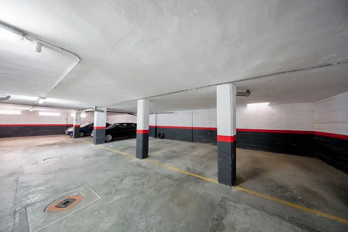 Aparcament de Planta baixa en venda en Madrid amb Aire condicionat, Calefacció i Terrassa