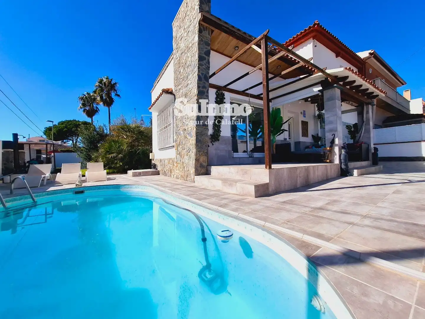 Vista exterior de Casa o chalet en venta en Cunit con Calefacción, Terraza y Piscina