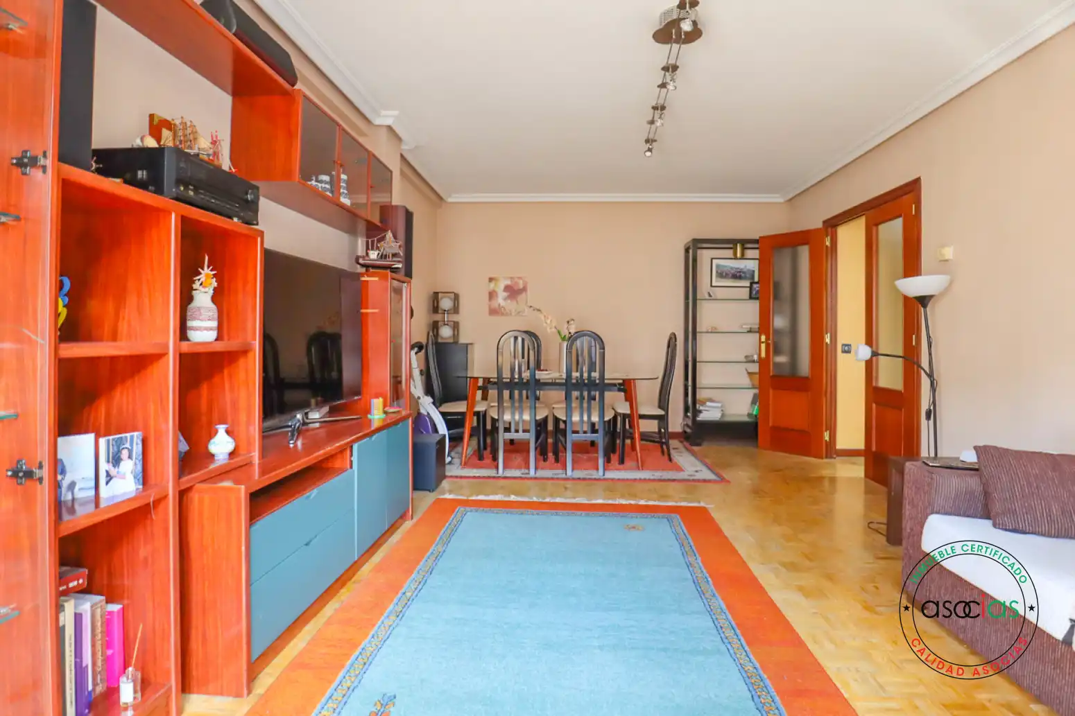 Sala d'estar de Pis en venda en Siero amb Calefacció, Parquet i Moblat