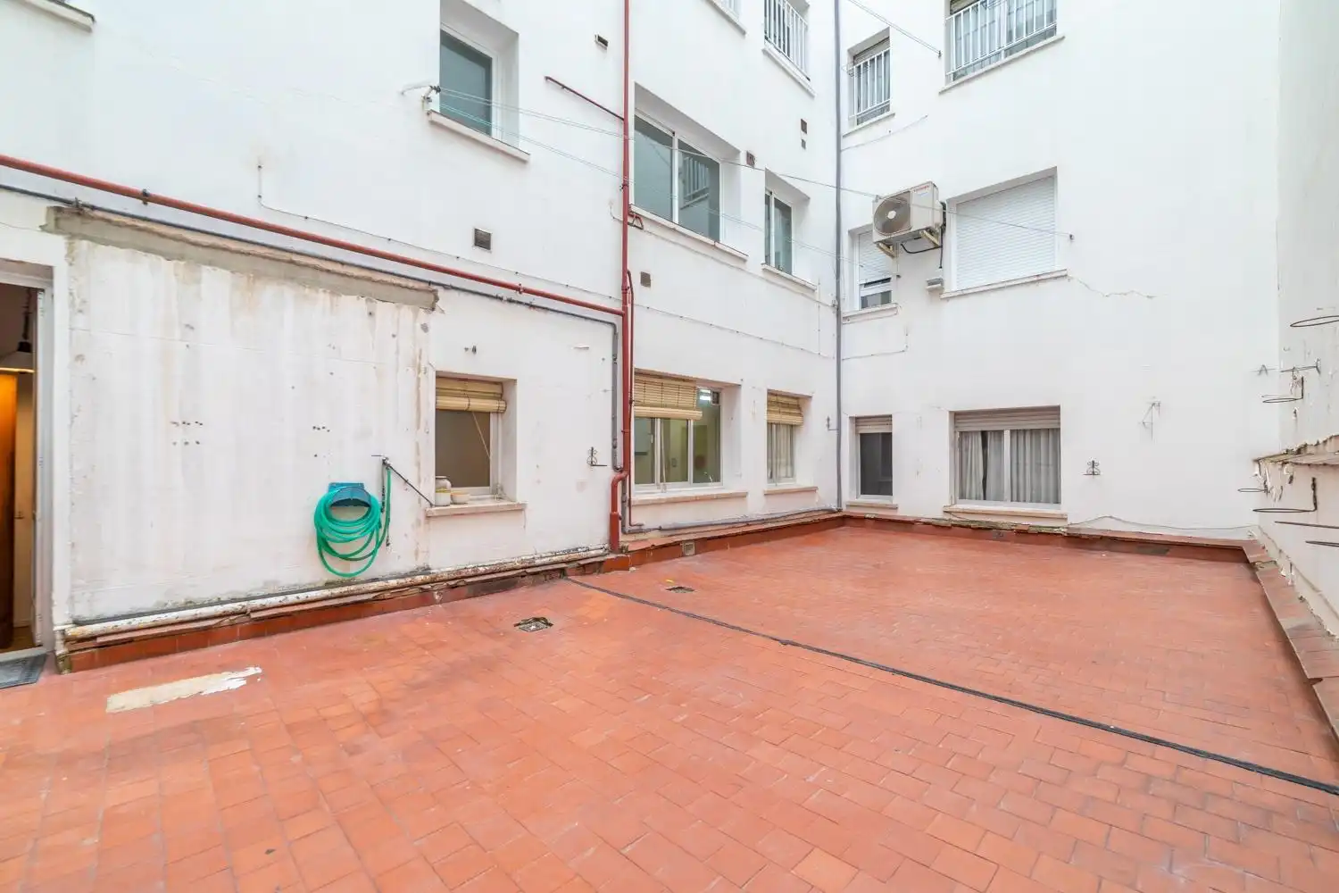 Vista exterior de Pis en venda en Madrid amb Calefacció i Parquet