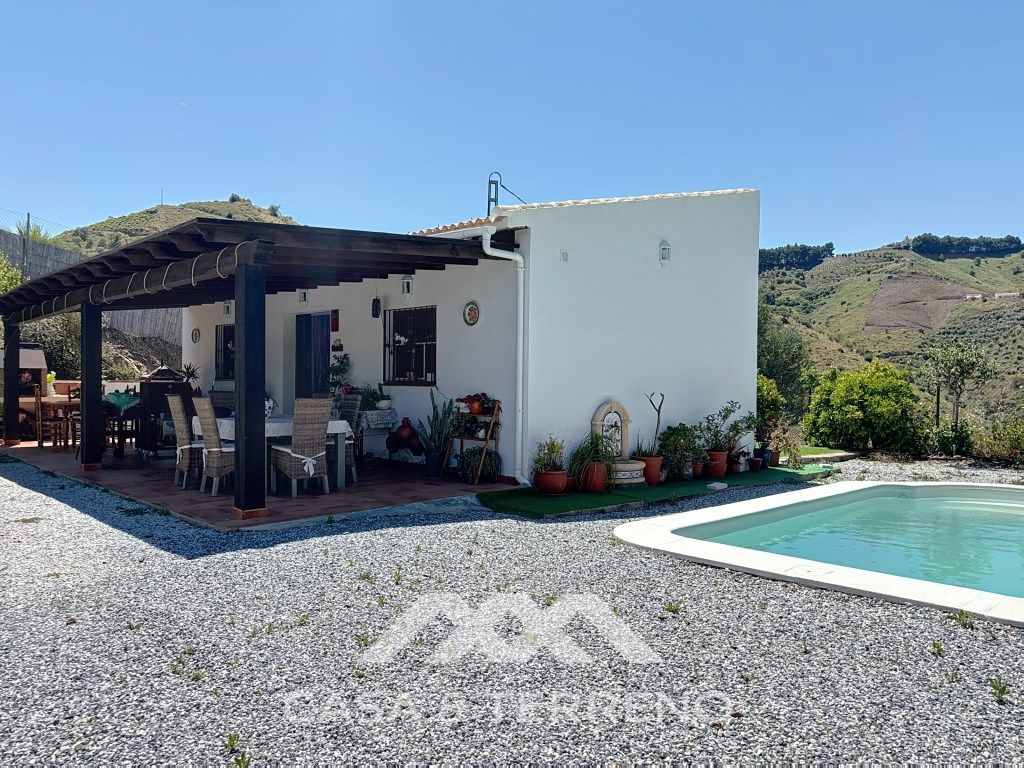Vista exterior de Finca rústica en venda en El Borge amb Aire condicionat i Piscina