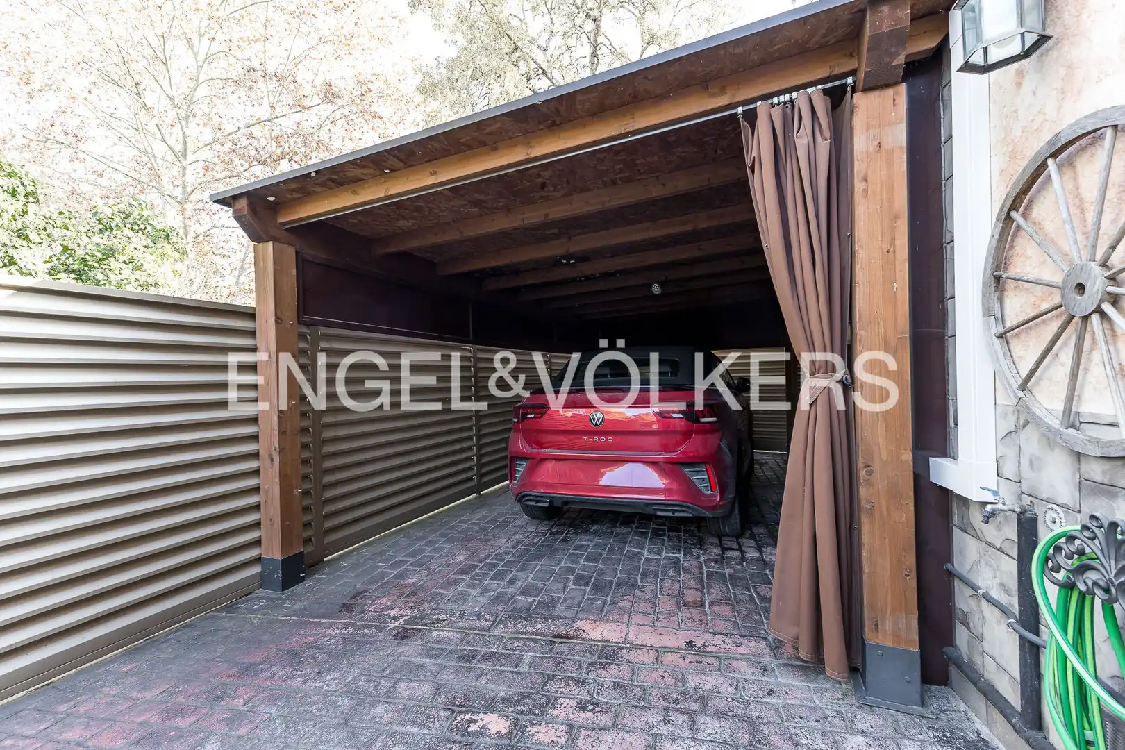 Vista exterior de Casa o xalet en venda en Rubí amb Calefacció, Jardí privat i Piscina