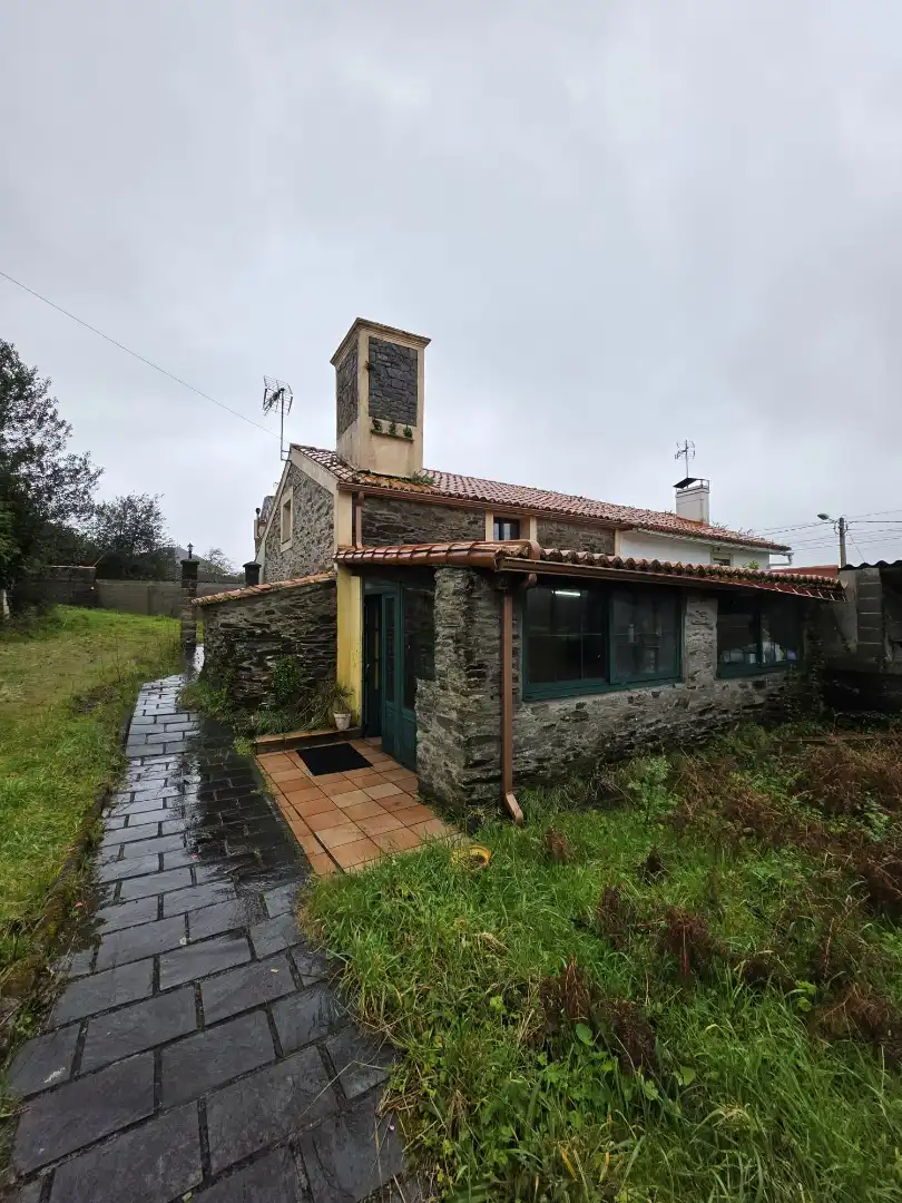 Vista exterior de Casa adosada en venta en Narón con Calefacción, Jardín privado y Amueblado