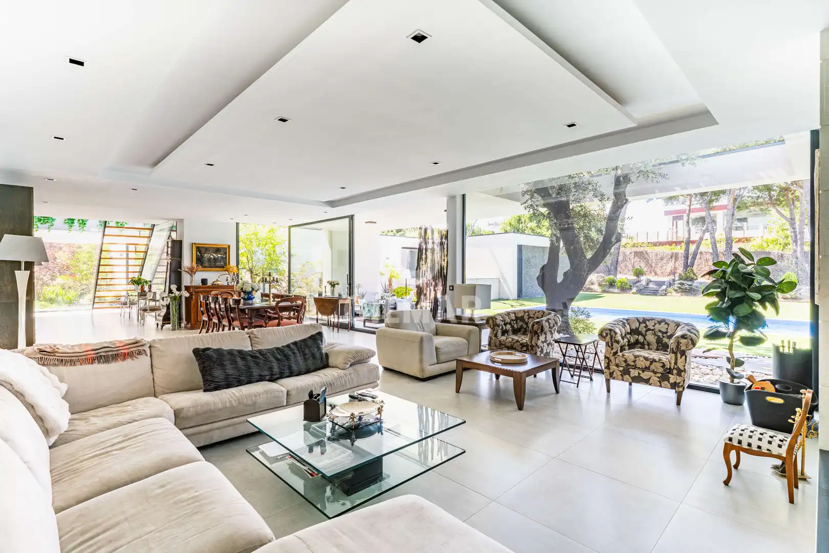 Sala d'estar de Casa o xalet en venda en Madrid amb Calefacció, Jardí privat i Piscina